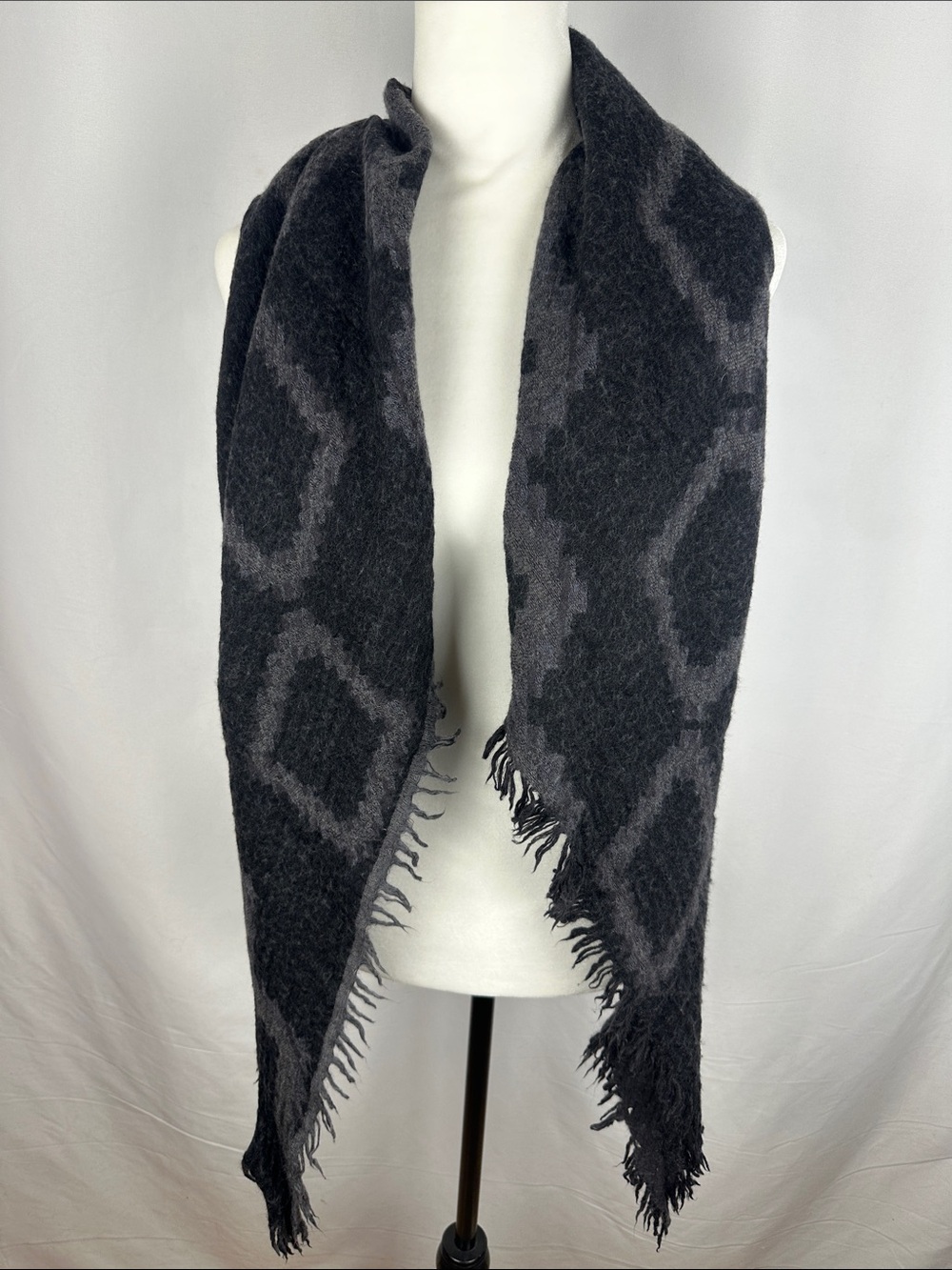 Wilfred Aritzia The Diamond Mosaic Wool Dark Grey & Black Blanket Scarf